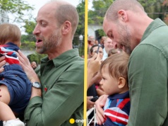 William nagle chwycił na ręce niemowlę. "Nie wolno go upuścić"