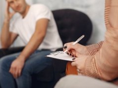 Polacy chcą korzystać z pomocy psychologicznej, ale nie mają na to pieniędzy