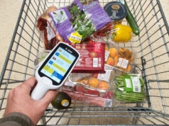 Tesco ma problem z kradzieżami. Sieć montuje wagi przy wózkach i w koszykach