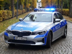 Trzylatka w piżamie na przystanku. Jej matka... spała