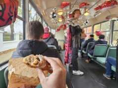 Rogalowy tramwaj jedzie przez Polskę. Szkoda, że nie do Krakowa