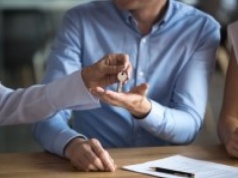 "Można kupić mieszkanie o jeden pokój większe". Tegoroczne decyzje RPP