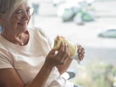 Co lepsze dla seniorów: masło czy margaryna? Eksperci radzą