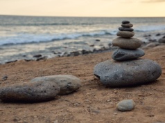Turyści ustawiają na plaży i robią zdjęcia. Nie mają pojęcia, czym to grozi. Ekspert ostrzega