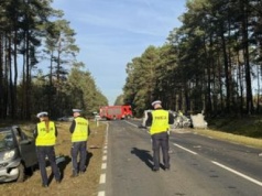 Wypadek na trasie Stobno – Piła. Trzy osoby w szpitalu, kierowca Audi w stanie krytycznym