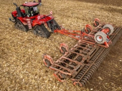 Kverneland pokazał kolosa. Brona 12,25 m szerokości zawraca jak mały ciągnik