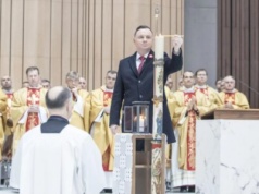 Świeca Niepodległości. Dar Polaków i symbol przedmurza chrześcijaństwa