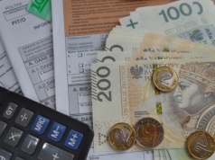 ZUS co miesiąc wypłaca 350 zł do emerytury. Kto może liczyć na dodatek?