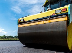 Niezwykły dodatek do asfaltu. Już zbudowali pierwszą drogę
