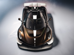 Obejrzyj rekord Laguna Seca-lap z wnętrza włóczni Koenigsegga Sadaira