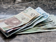 Te banknoty straciły ważność, już nimi nie zapłacisz. Polacy mają jedno wyjście