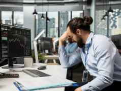 Klasyczne portfolio akcji i obligacji okazało się pułapką dla naiwnych inwestorów. Rajd złota wyjaśnia dlaczego. „Nic nie zatrzyma tego pociągu”