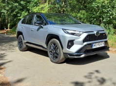 Toyota RAV4 Plug-in Hybrid kusi mocą i oszczędnością. Sprawdziliśmy, czy warto dopłacić