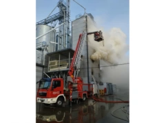 Pożar suszarni zboża w Kostrach-Noskach. Na miejscu działa 19 zastępów straży pożarnej