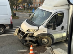 Zderzenie dostawczego fiata z osobowym seatem na Al. Racławickich w Lublinie