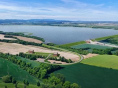 Topola. Gmina wystawia na sprzedaż działki przy samym zbiorniku wodnym