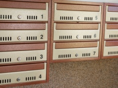 Listonosz już nie zostawi awiza w skrzynce. Przełomowa zmiana od 2026 r.