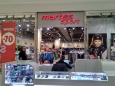 Ten sklep gra w innej lidze niż Decathlon. Ale w małych miastach wygrywa