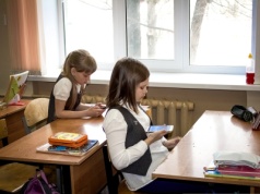 Zakaz telefonów do 13. roku życia? Matka: Podoba mi się ten pomysł