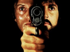 Sylvester Stallone w pogoni za groźnym terrorystą. Ten klasyk z VHS wciąż trzyma w napięciu!