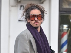 Michał Szpak błyszczy luksusem. Jednak wszyscy patrzą tylko na jego stopy