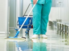 Personel sprzątający szpitala stracił dodatki. "Straszą zwolnieniami"