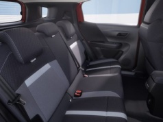 Praktyczny SUV Opla za 99 900 zł. W cenie hybryda, automat i 460-litrowy bagażnik