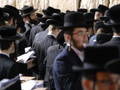 Rząd przyjął strategię „zwalczania antysemityzmu”. Prezes Ordo Iuris: co z obroną chrześcijan?