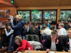 Patriotyczne pieśni, dawne zawody i biesiada z ogniskiem. „Dziecięce Graffiti" świętowało