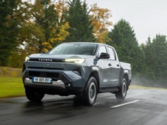 Nowa Toyota Hilux jest rewolucyjna. Aż 4 rodzaje napędu, w tym elektryczny