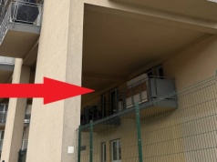 Nietypowy balkon w Krakowie. Umieszczono go pod mieszkaniami