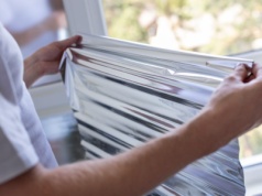 "Spocone" ściany? Wyjmij folię aluminiową i przyłóż. Poznasz winowajcę