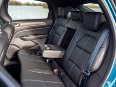 Europejski SUV za 116 114 zł z prześwitem 20 cm przewyższa Omodę 5 z jej 14,5 cm. Jest hybrydą z bagażnikiem 480 litrów