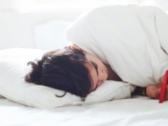 Śpisz przy zapalonym świetle? Potwory spod łóżka to najmniejsze zmartwienie