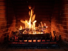 Surowe kary dla posiadaczy kominków. Nie dopełnisz tego obowiązku, dostaniesz 500 zł mandatu