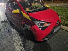 Obie jednocześnie zmieniały pas ruchu. Na Czechowie toyota zderzyła się z nissanem