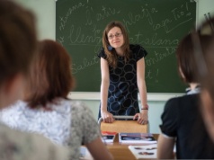 "W polskich rodzicach są dwa wilki. Jeden hartuje dzieci, drugi kłóci się o wietrzenie przedszkolnej sali"