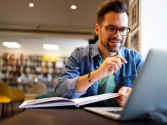 Jak wyglądają studia ekonomiczne i jakie dają możliwości zawodowe?