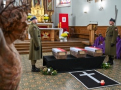 Minister kultury: pochówki w Mościskach to kolejny etap współpracy z Ukrainą ws. poszukiwań i ekshumacji