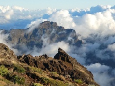 Morze chmur na Wyspach Kanaryjskich opada. Naukowcy biją na alarm
