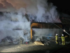 Nocny pożar hali tartaku w Wiśle