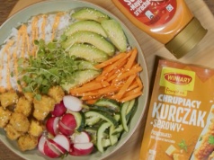 Warzywny Bowl z panierowanym tofu