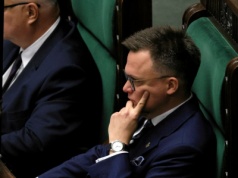 Służby wyniosły dokumenty z podpisami Hołowni. Mamy informacje z prokuratury