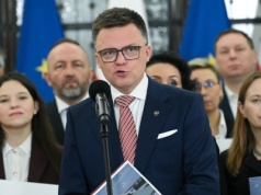 CBA zabezpiecza oryginalne podpisy Hołowni. Chodzi o aferę Collegium Humanum