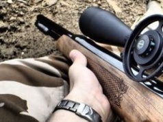 Myśliwy aresztowany po śmiertelnym postrzeleniu 68-latka. Twierdził, że pomylił go z dzikiem