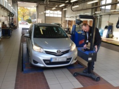 Sprawdź światła w samochodzie. Bezpłatne badania na wybranych stacjach diagnostycznych