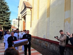 Pożegnanie bohaterów. 31 polskich obrońców Lwowa spoczęło w Mościskach