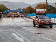 Nowa Dacia Bigster na czele maratonu w Atenach