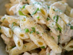 Ekspresowy makaron z kurczakiem i gorgonzolą