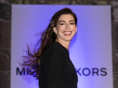 Nowe zdjęcia z "Odysei". Pierwsze spojrzenie na postać Anne Hathaway